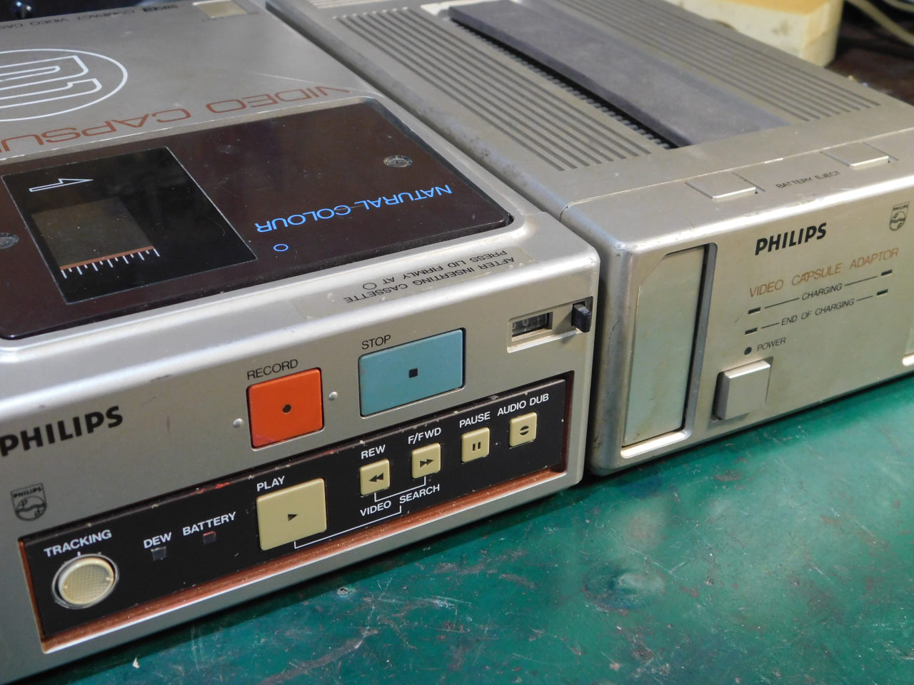 Видеомагнитофон с блоком питания